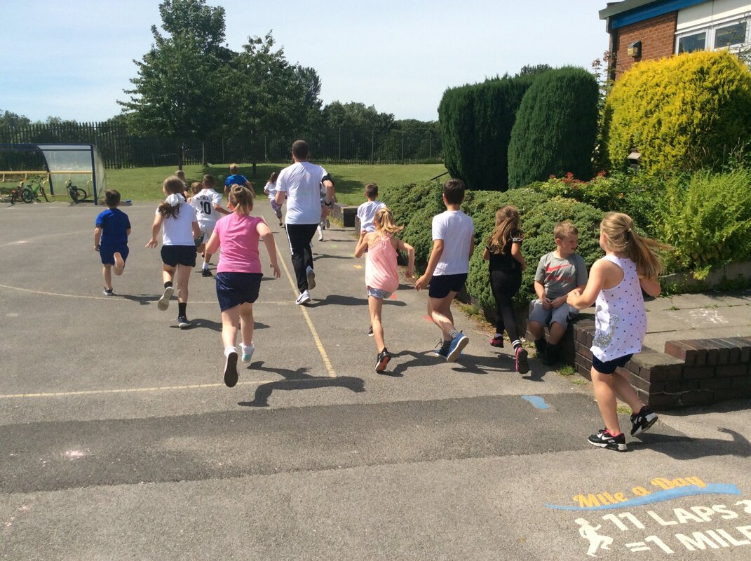 Image of Year 4 - Running with the Wigan Runner